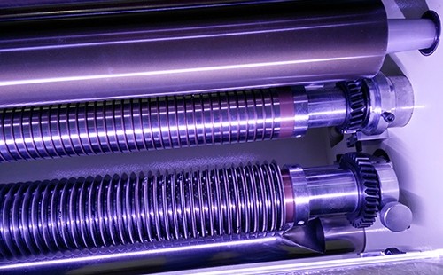 哪些原因導致分切機跑軸情況的？